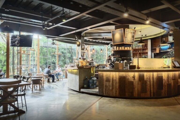 √ 10 Cafe Hits di Bandung (Instagramable & Unik)