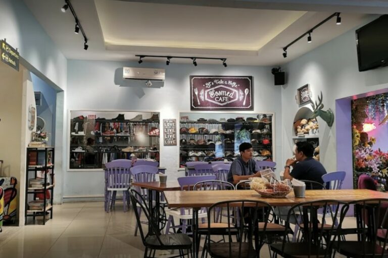   10 Cafe  Hits di Medan  Keren Unik 