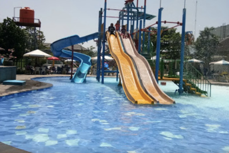 Kolam Renang Fun Park Villa Bogor Indah