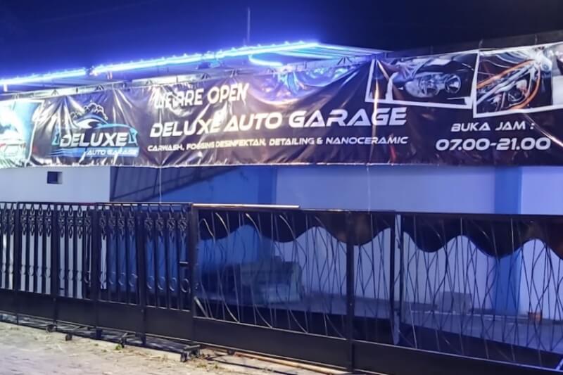 Deluxe Auto Garage