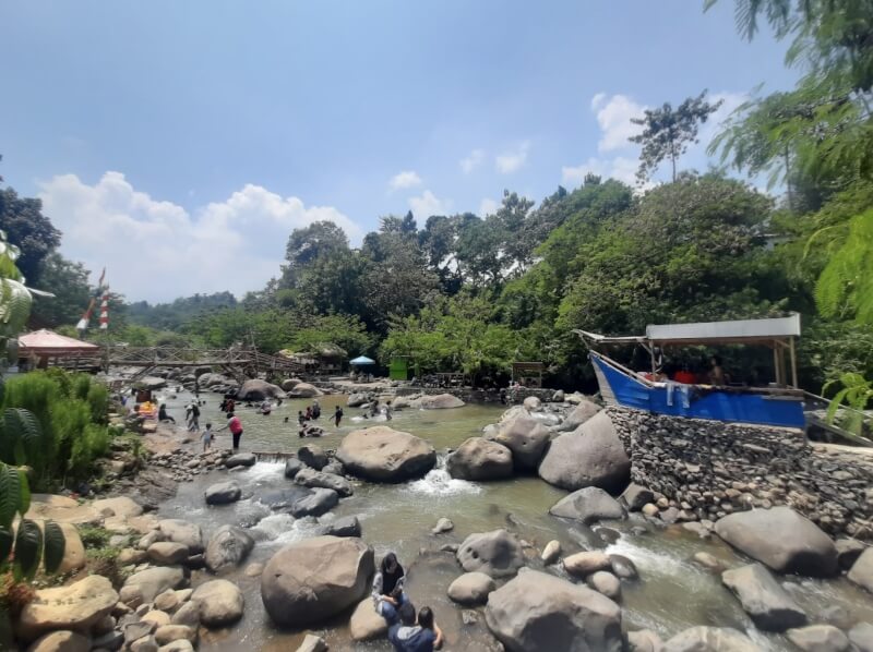 Sungai Leuwi Kunten Sentul Bogor