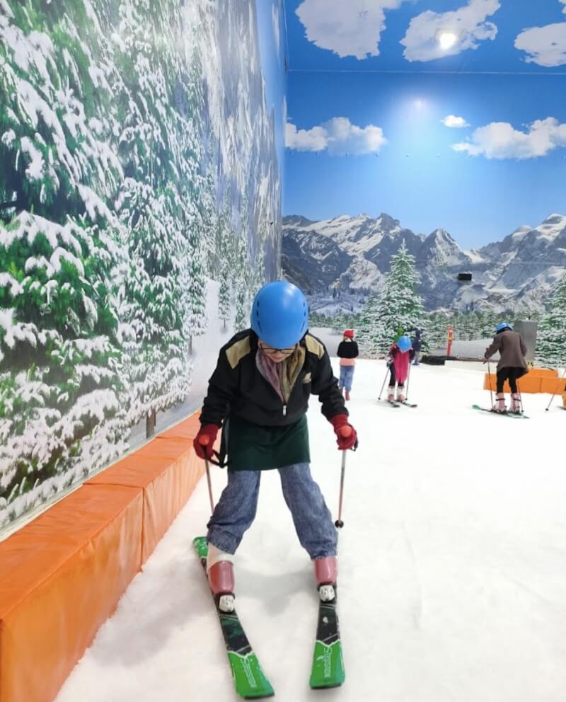 Wahana Ski Trans Snow World